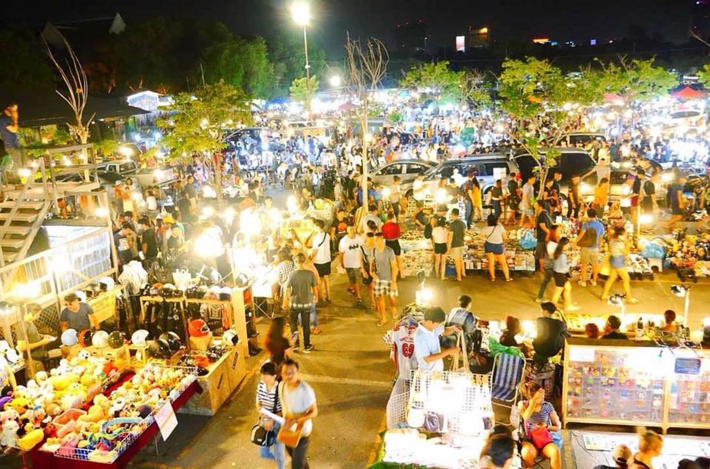 Night market at Son Tra District area