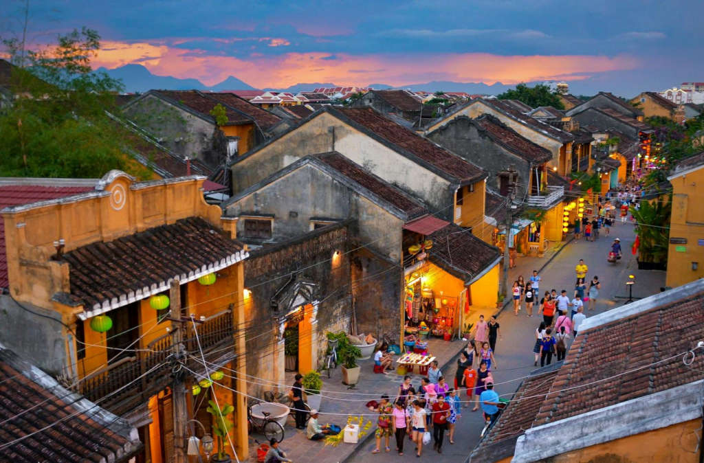 Things to do in Hoian at night