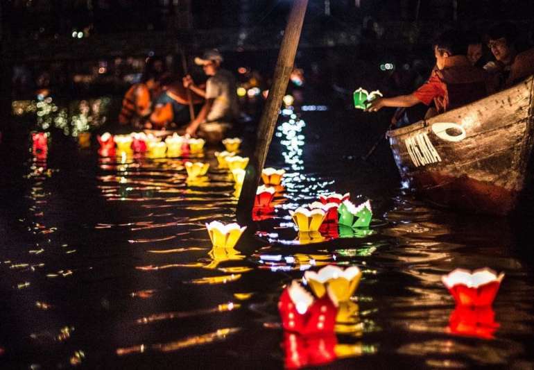 Things to do in Hoian at night