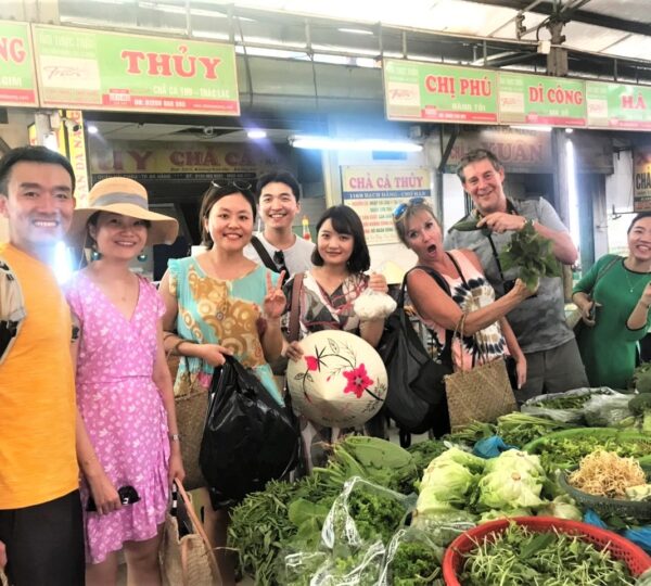 Guests learning traditional Vietnamese cooking in Da Nang