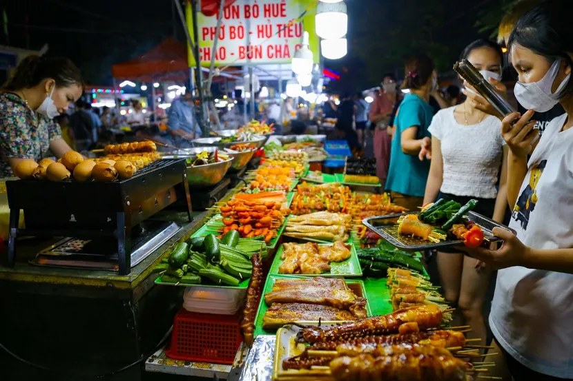 Da Nang street food night market with grilled skewers