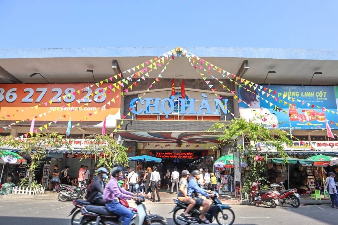 Han Market entrance in Da Nang
